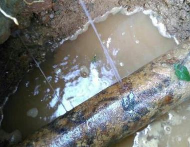 白银市楼顶渗水维修公司分享下地暖漏水的原因及检测方法。